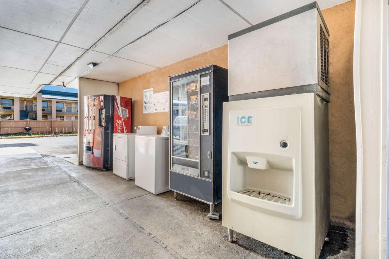 Econo Lodge Inn & Suites Μαίηκον Εξωτερικό φωτογραφία