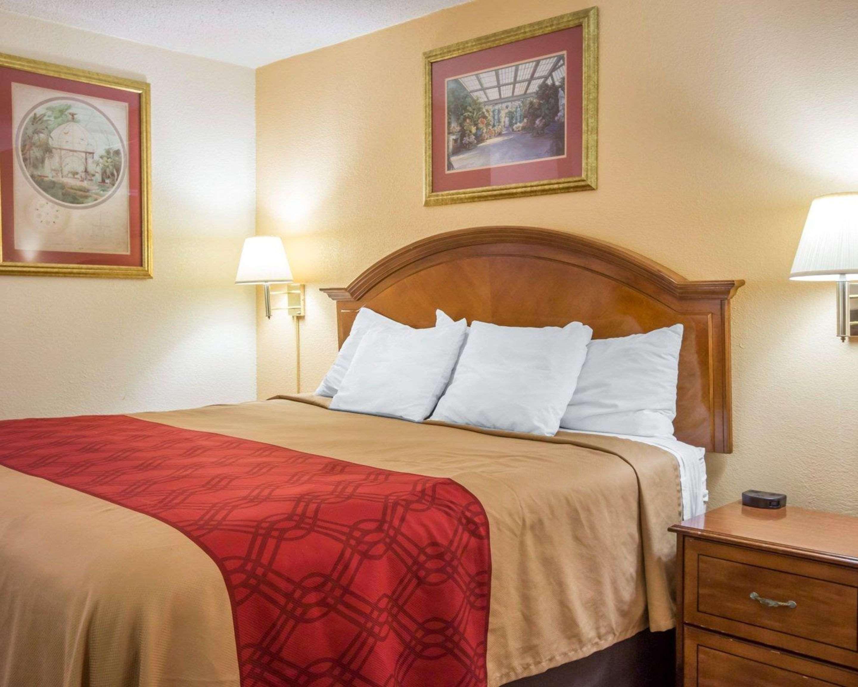 Econo Lodge Inn & Suites Μαίηκον Εξωτερικό φωτογραφία