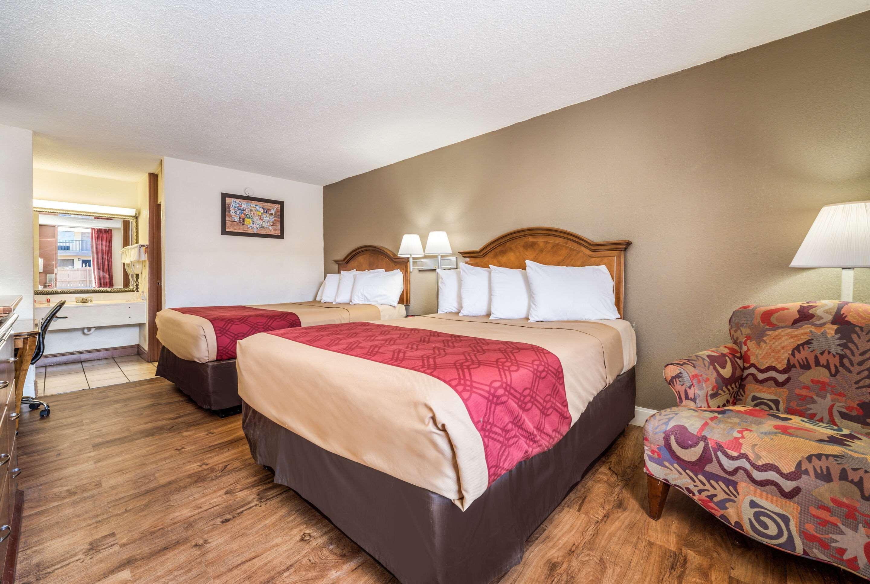 Econo Lodge Inn & Suites Μαίηκον Εξωτερικό φωτογραφία