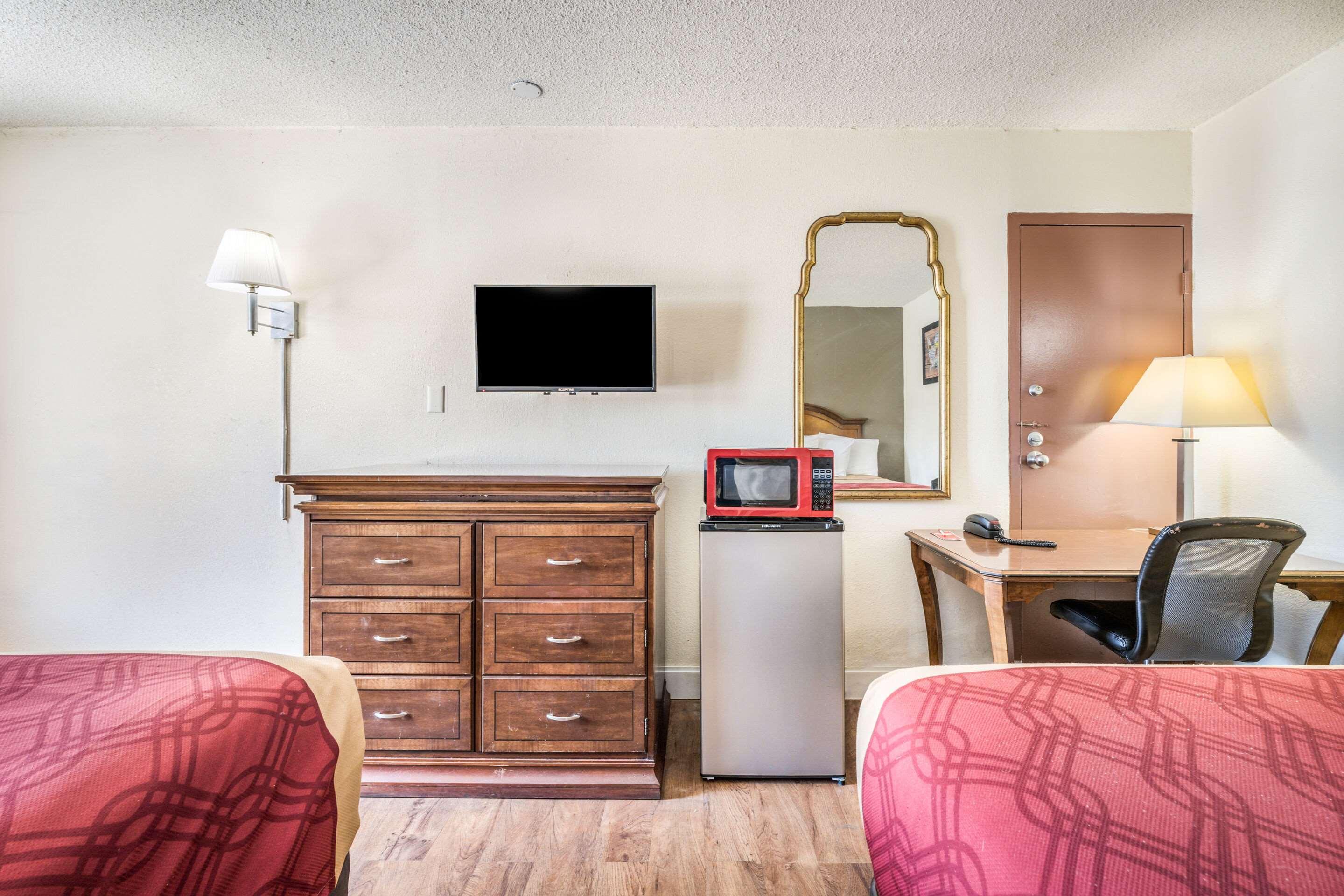 Econo Lodge Inn & Suites Μαίηκον Εξωτερικό φωτογραφία
