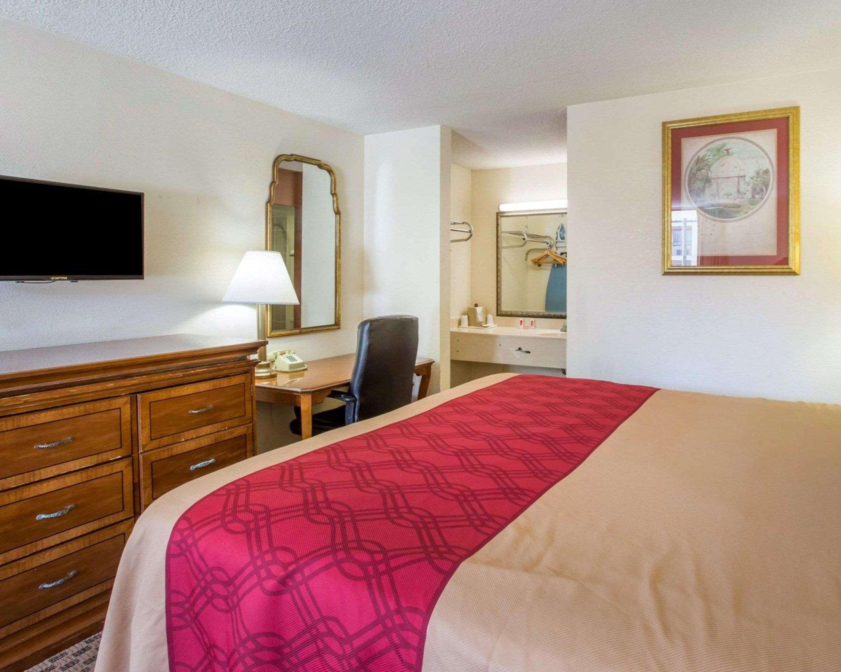 Econo Lodge Inn & Suites Μαίηκον Εξωτερικό φωτογραφία