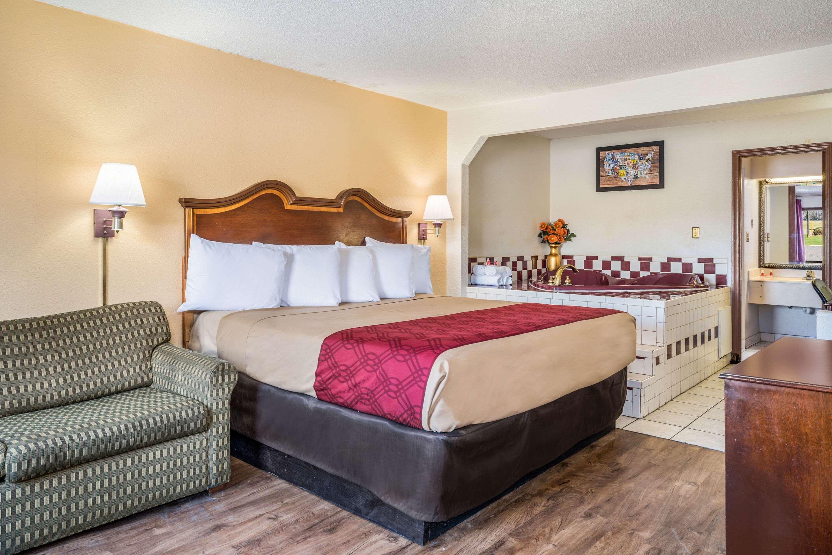 Econo Lodge Inn & Suites Μαίηκον Εξωτερικό φωτογραφία