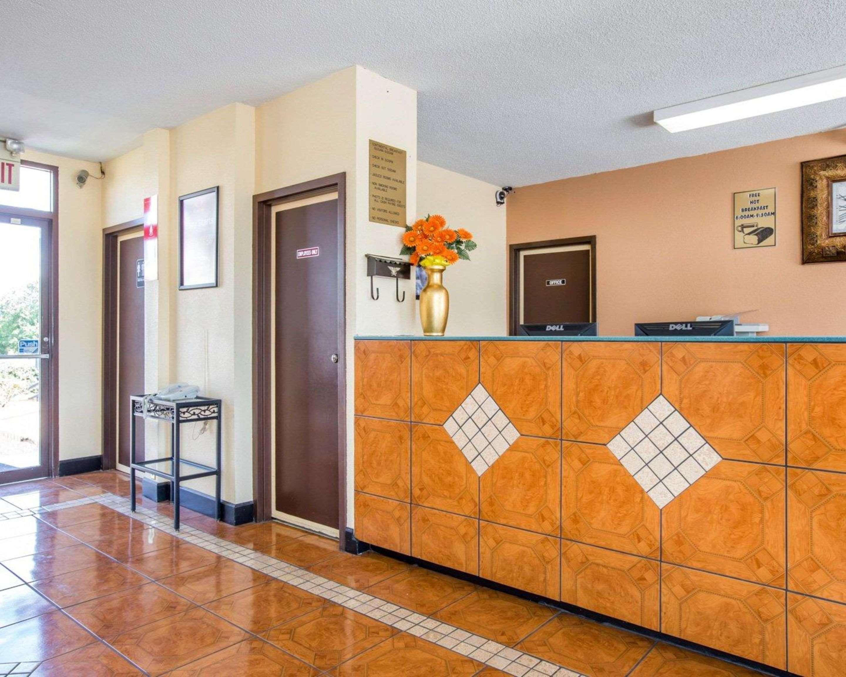 Econo Lodge Inn & Suites Μαίηκον Εξωτερικό φωτογραφία